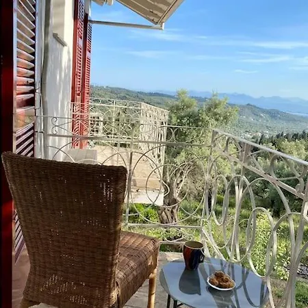 σπίτι στην με 4 & πανοραμική θέα, I *